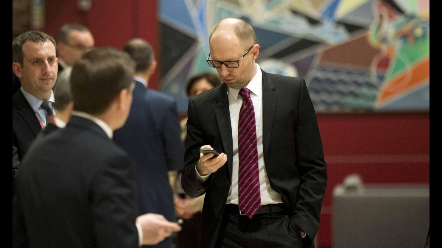 Ucraina, si dimette il primo ministro Arseniy Yatsenyuk