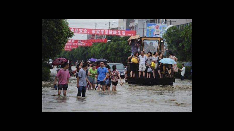 Cina, alluvioni e frane nell’ovest da domenica: oltre 50 dispersi
