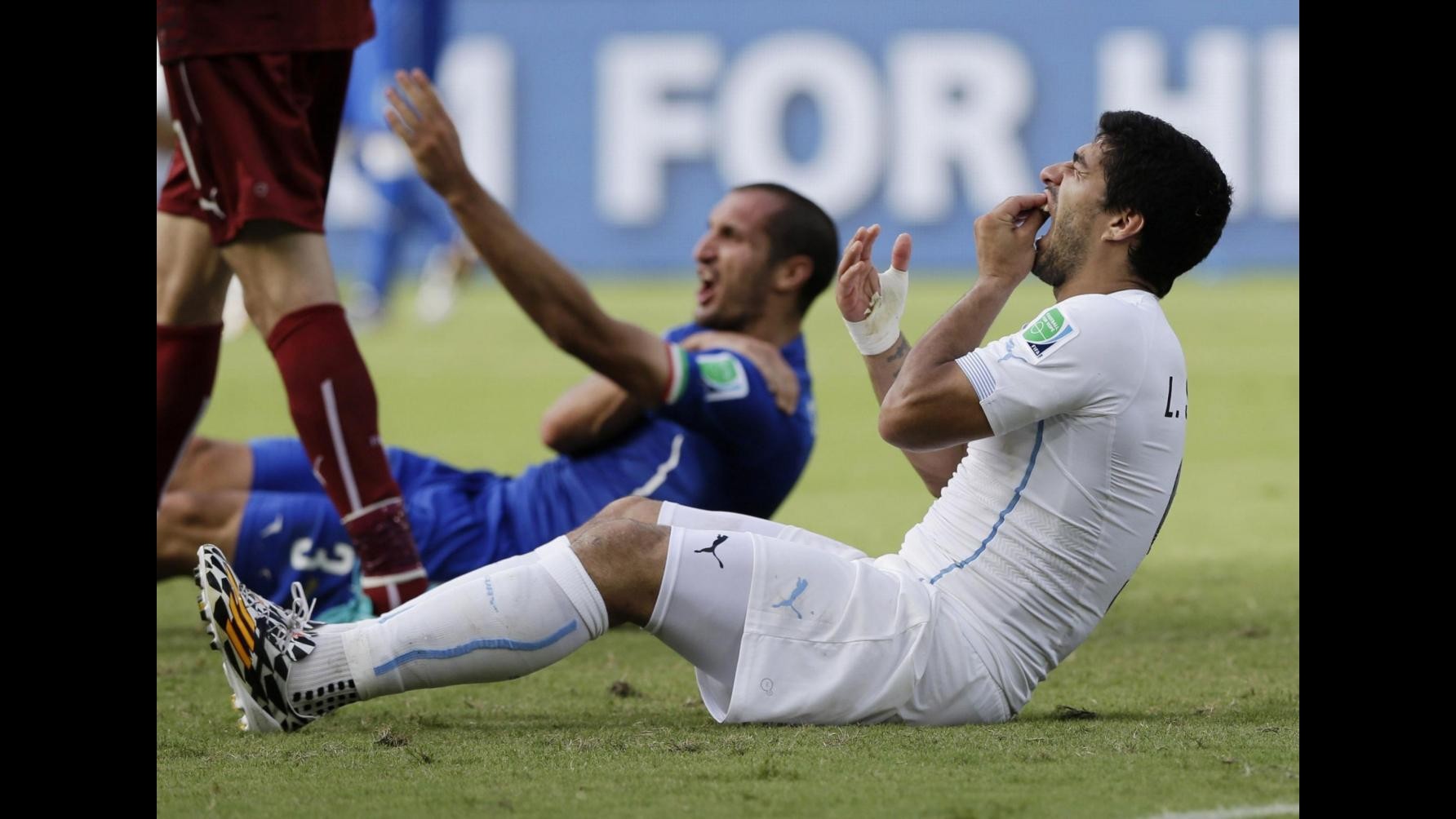 Barça sorride, Tas grazia Suarez per morso a Chiellini? Esordio nel clasico conto il Real