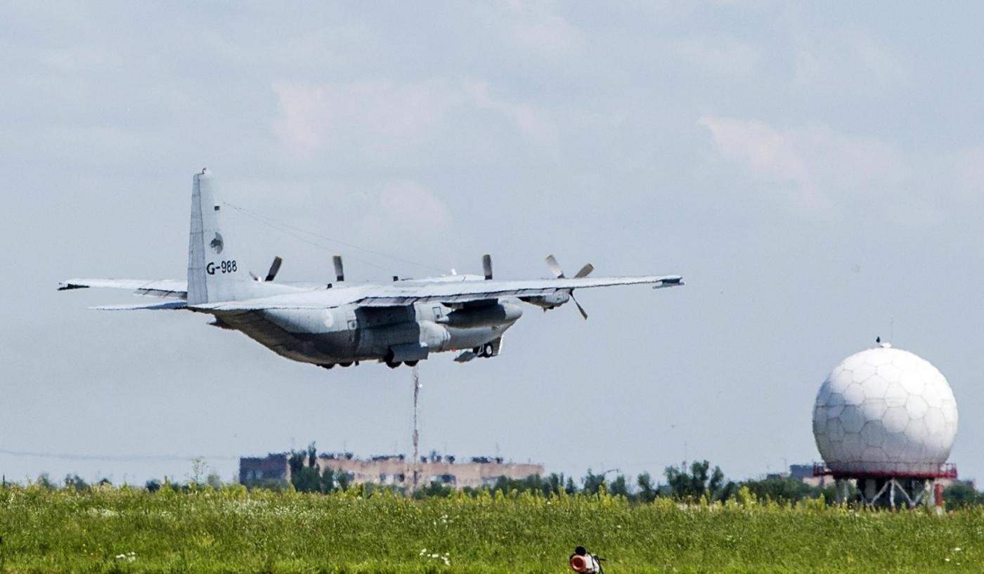 Aereo abbattuto in Ucraina, atterrati in Olanda voli con le salme delle vittime