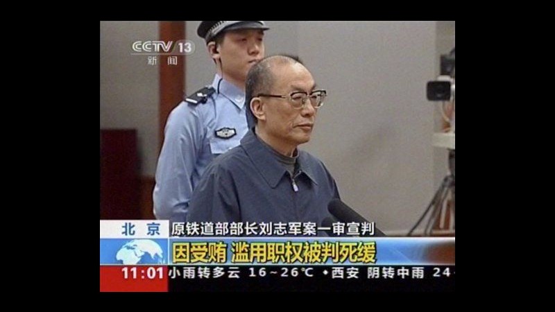 Cina, condannato a morte ex ministro Ferrovie, pena sospesa