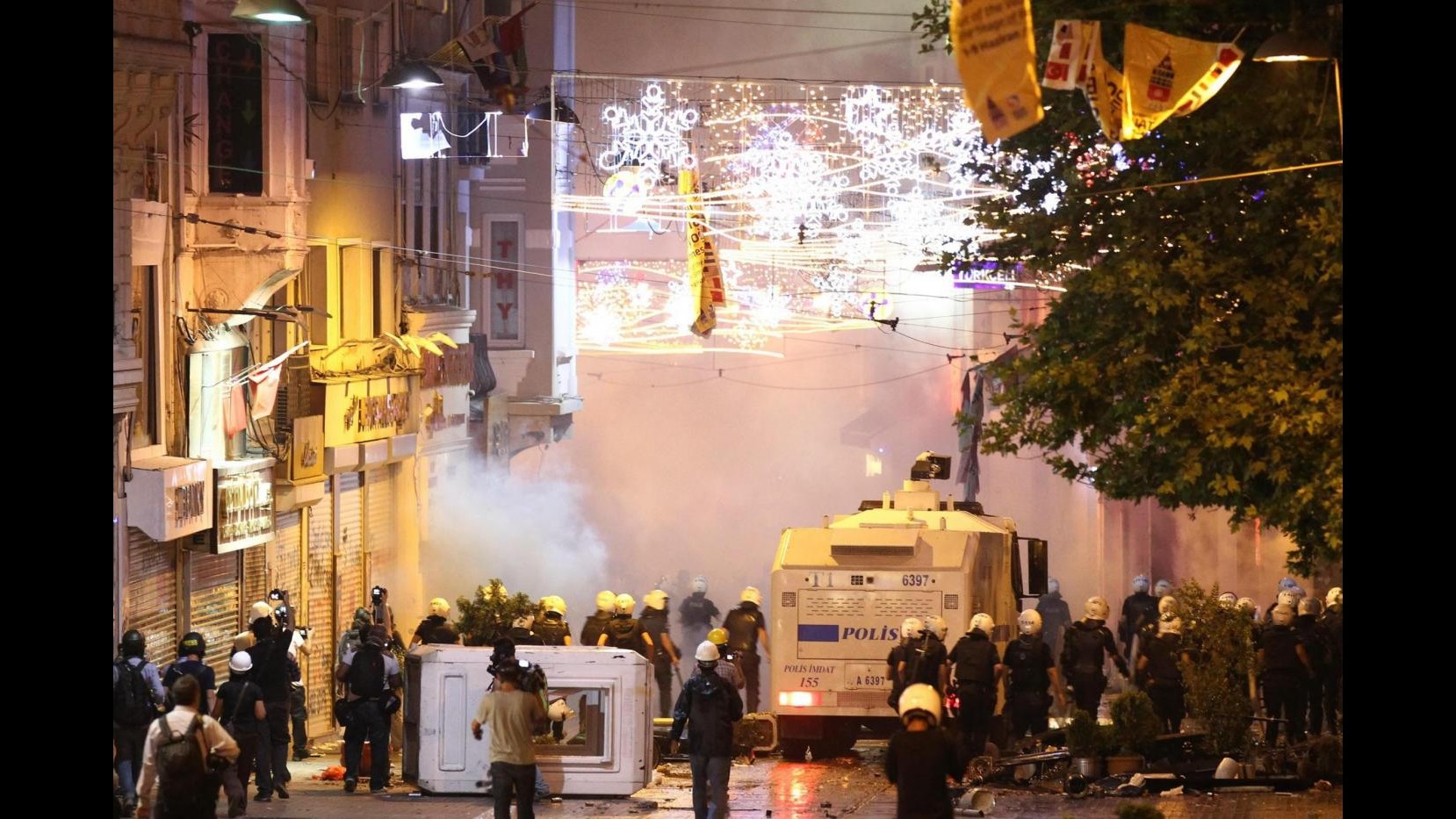 Turchia, fotoreporter italiano fermato: da impegno politico a reportage
