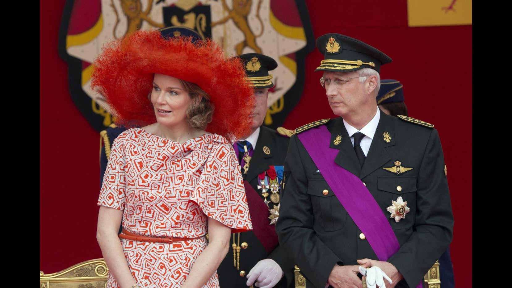 Reali Belgio a festa nazionale:Mathilde stupisce con cappello arancione