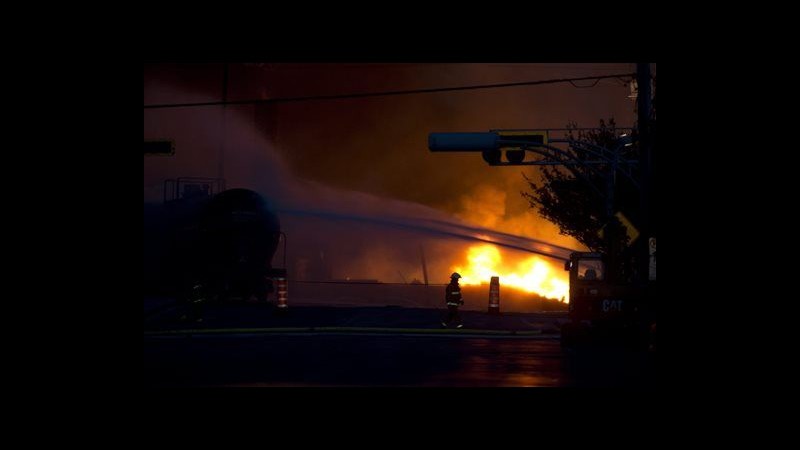 Canada, sale a 3 morti bilancio treno con petrolio deragliato in Quebec