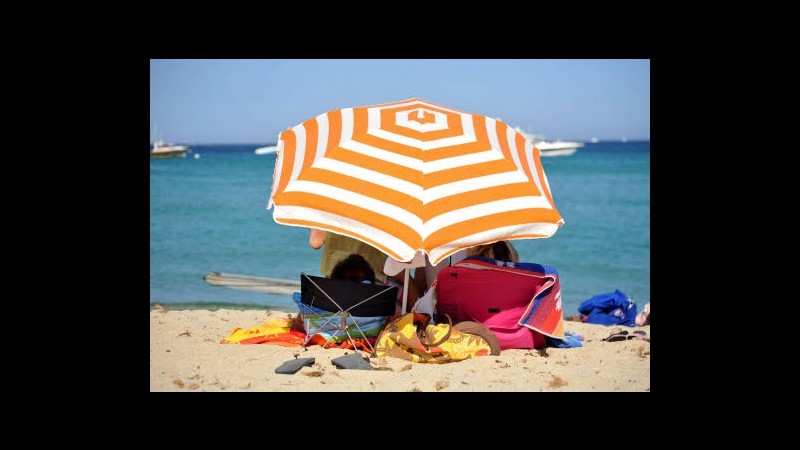 Roma, molesta una bagnante in spiaggia: arrestato