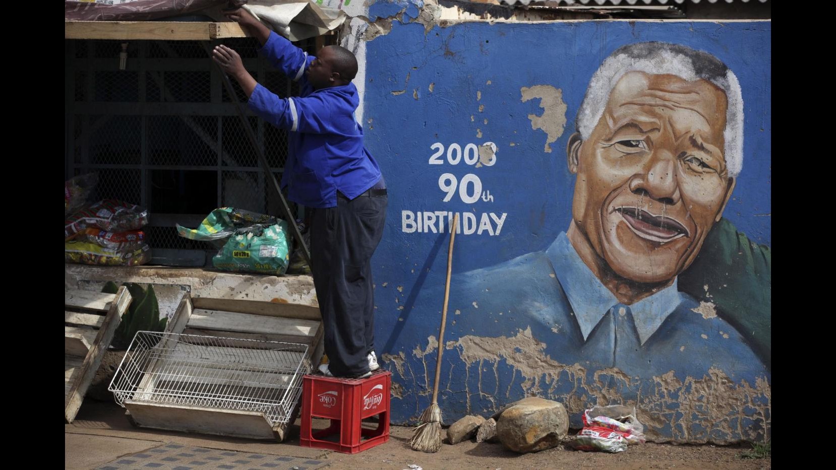 Sudafrica, negato stato vegetativo Mandela: Condizioni ancora critiche