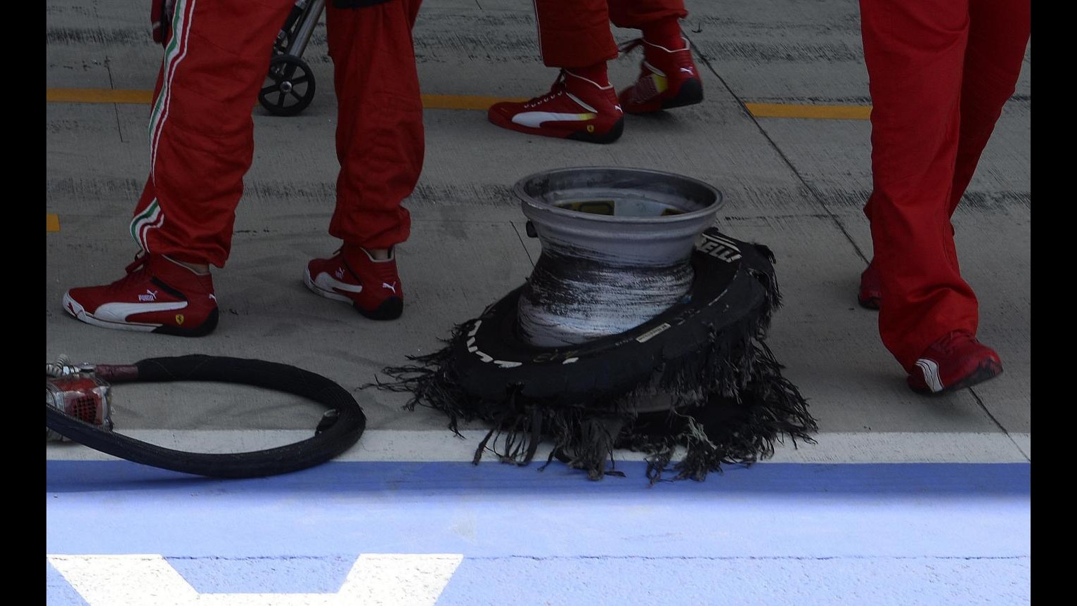 F1, ultimatum dei piloti a Pirelli: Se ci saranno nuovi problemi gomme, boicottiamo Gp Germania