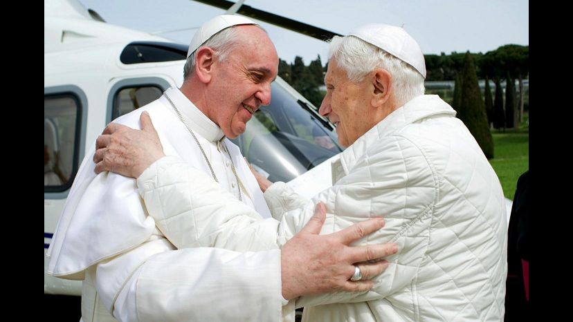 Vaticano, domani enciclica dei due Papi: Credere senza arroganza