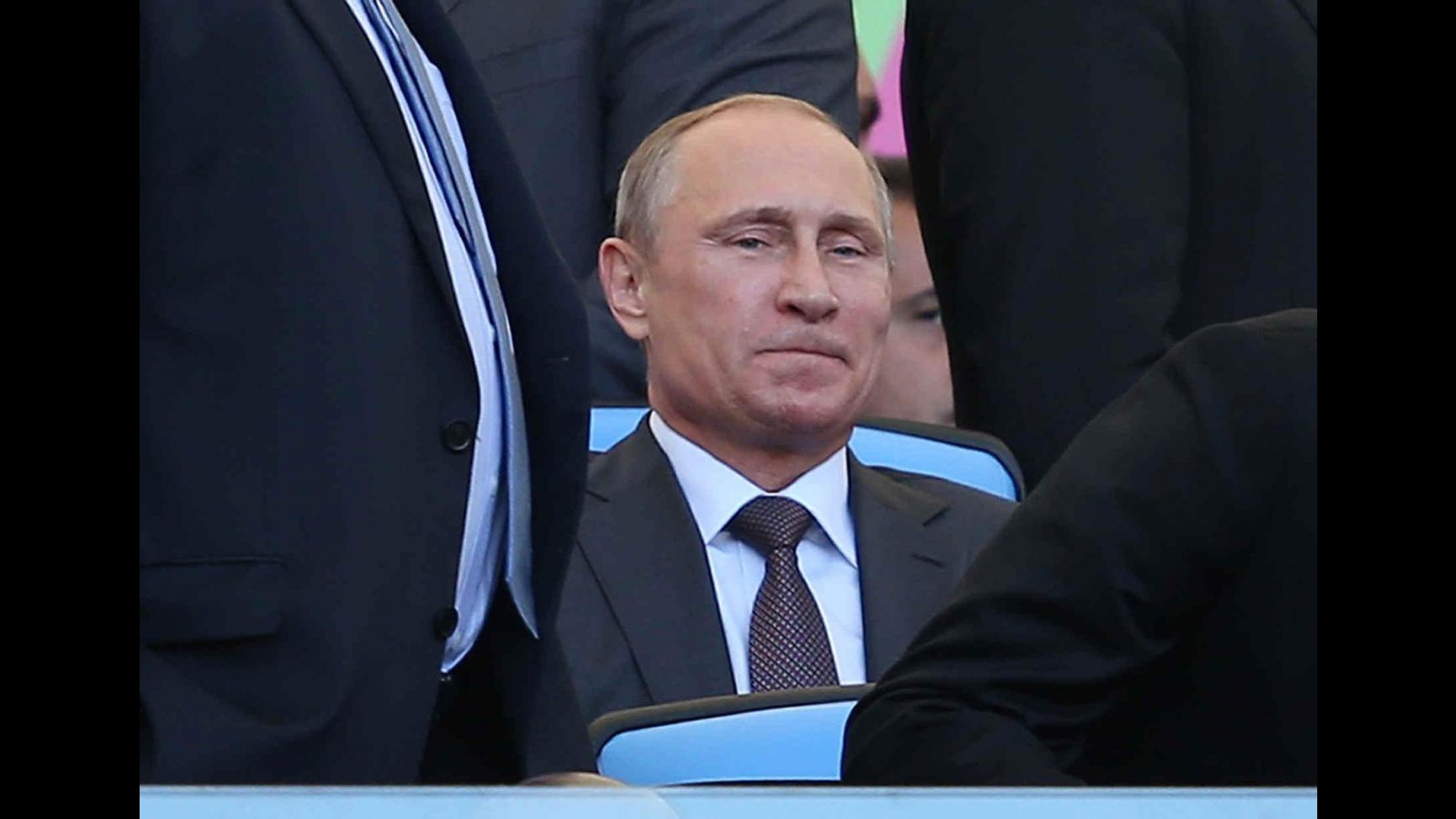 Putin chiede di deporre le armi nell’est Ucraina e avviare colloqui