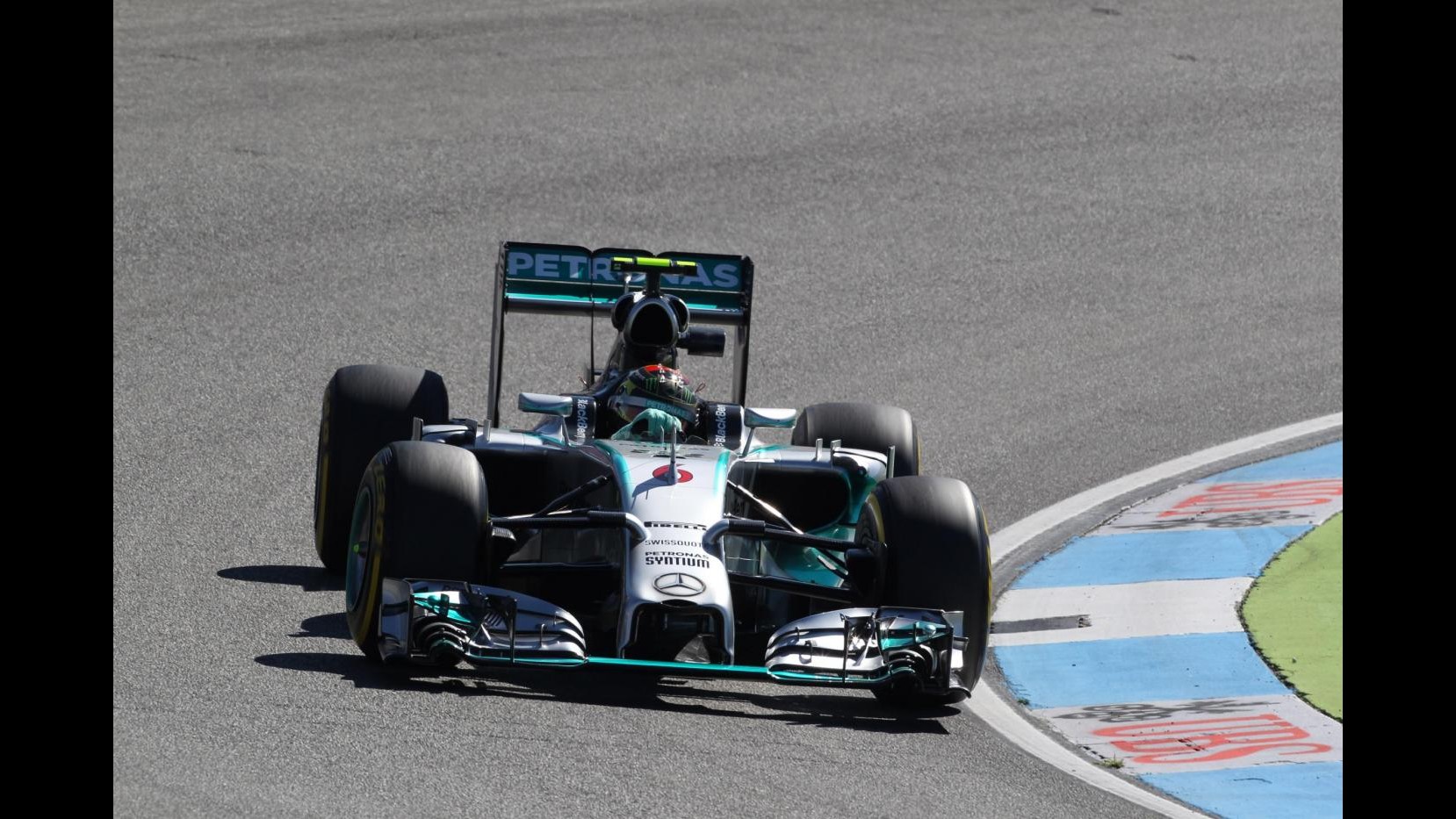 F1, Gp Gemania: Mercedes dominano prime libere davanti ad Alonso, Raikkonen 8°