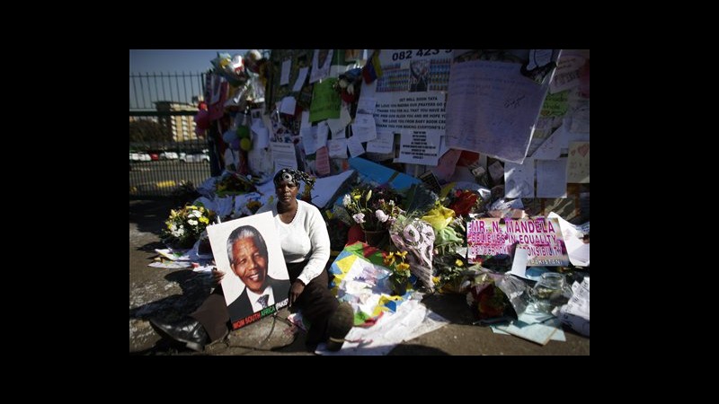 Sudafrica, nipote Mandela accusato da famiglia per trasferimento salme