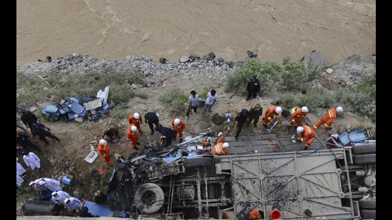 Cina, 44 i morti per incidente bus in Tibet