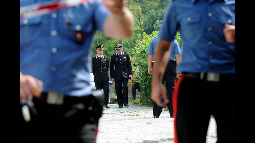 Milano, litiga con la moglie e la getta da nono piano: fermato 30enne