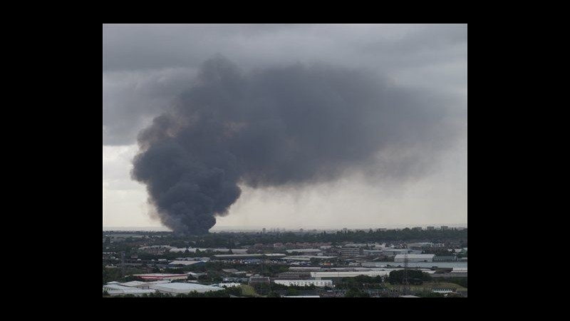 Rogo in sito riciclaggio Birmingham: a fuoco 100mila tonnellate plastica