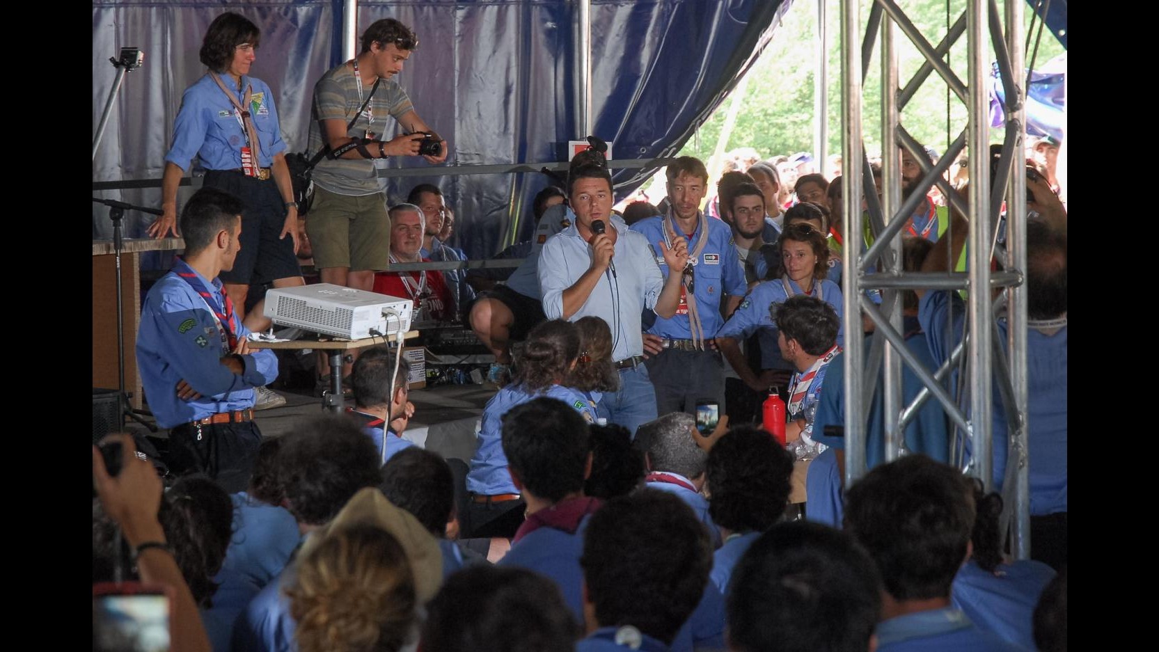 Renzi a scout: Giovani bamboccioni? Chi lo dice ha sbagliato tutto