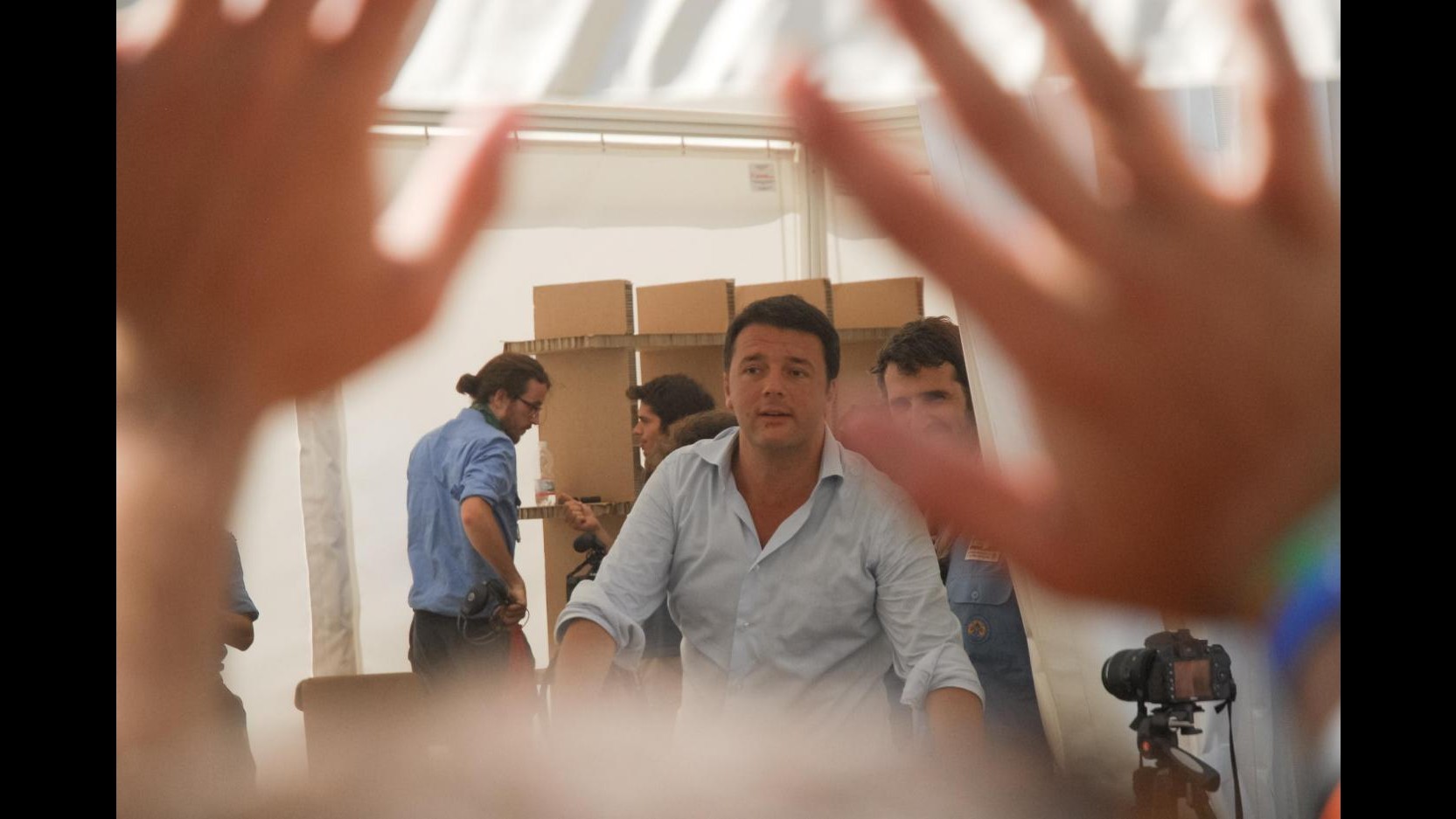 Renzi: Scuola è arma per costruire pace, non F35