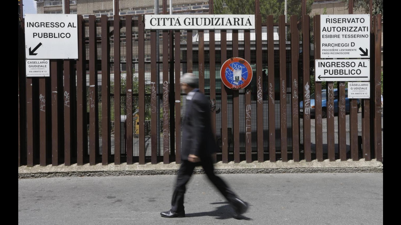 Ior, in corso interrogatorio di garanzia per monsignor Scarano