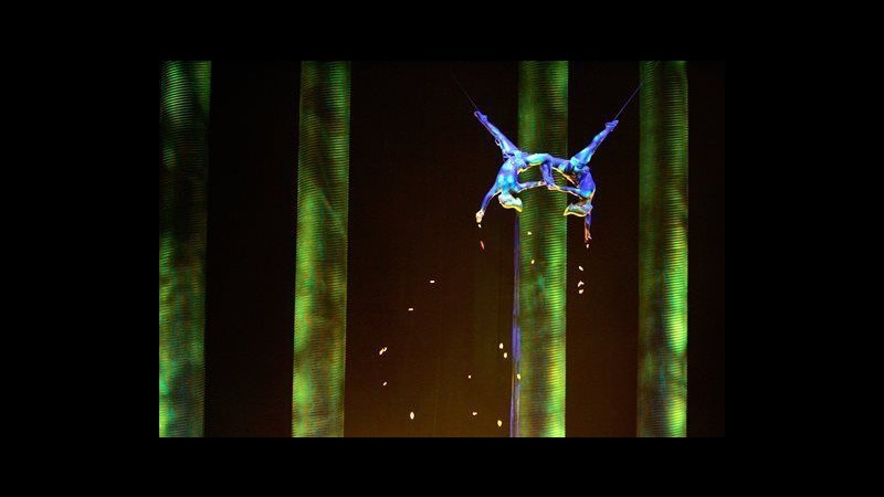 Acrobata del Cirque du Soleil cade da 15 metri e muore durante show