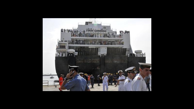 Olbia, s’incaglia nave della Tirrenia: liberata da 2 rimorchiatori