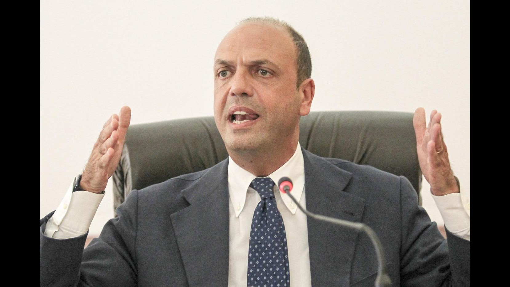 Immigrati, Alfano: Si allenta Patto stabilità per Comuni generosi