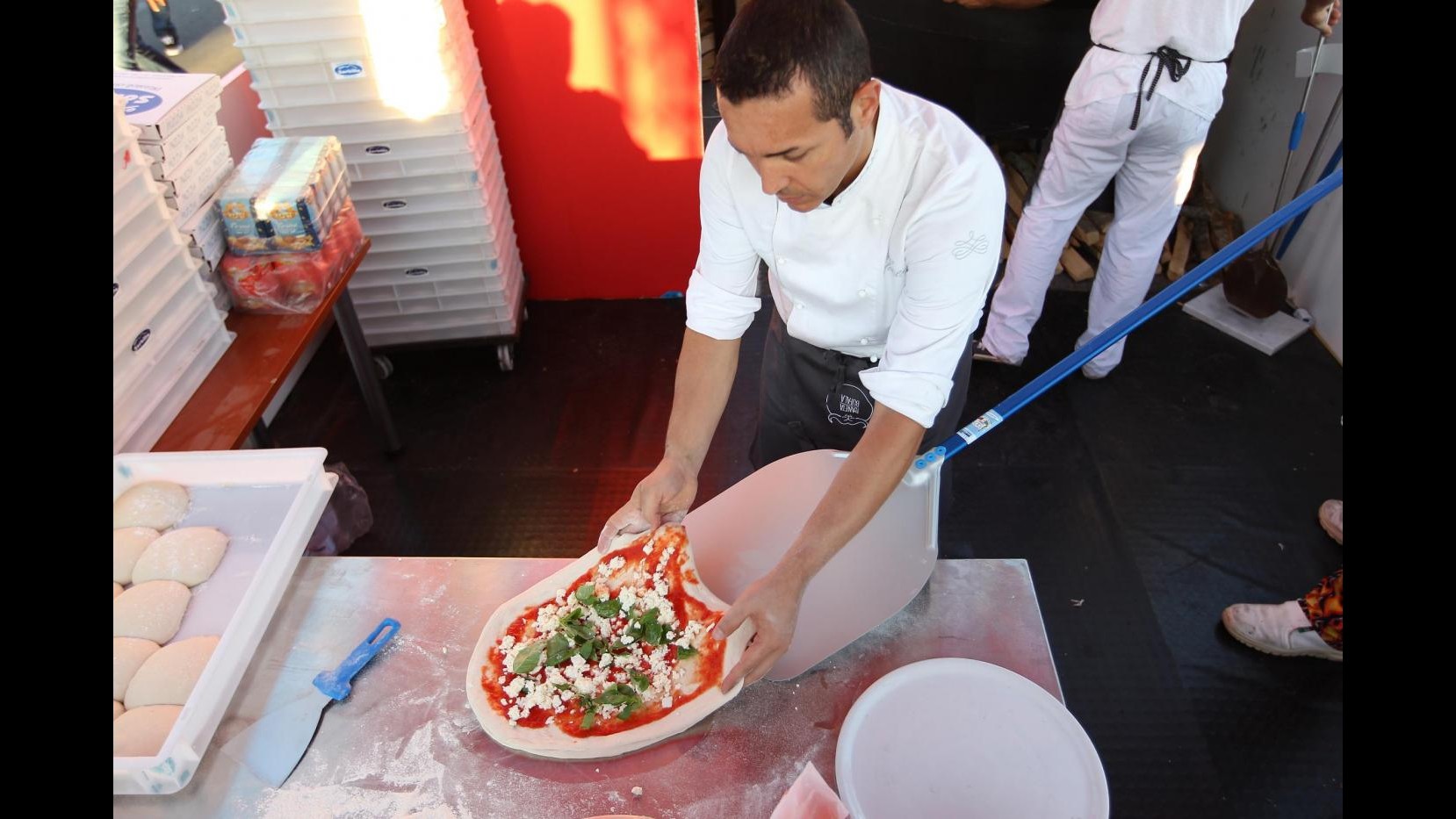 Treviso, sequestrati forno pizze abusivo e 600 litri alcolici illegali