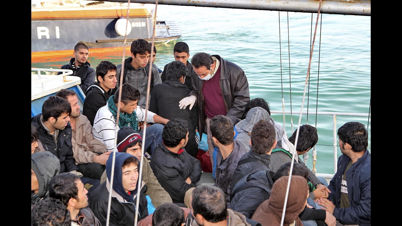 Brindisi, 50 migranti scappano da centro accoglienza Cara di Restinco
