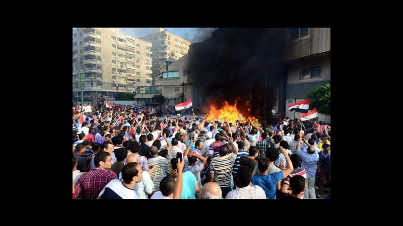Egitto nel caos, 7 i morti. Usa preoccupati, domani cortei anti Morsi