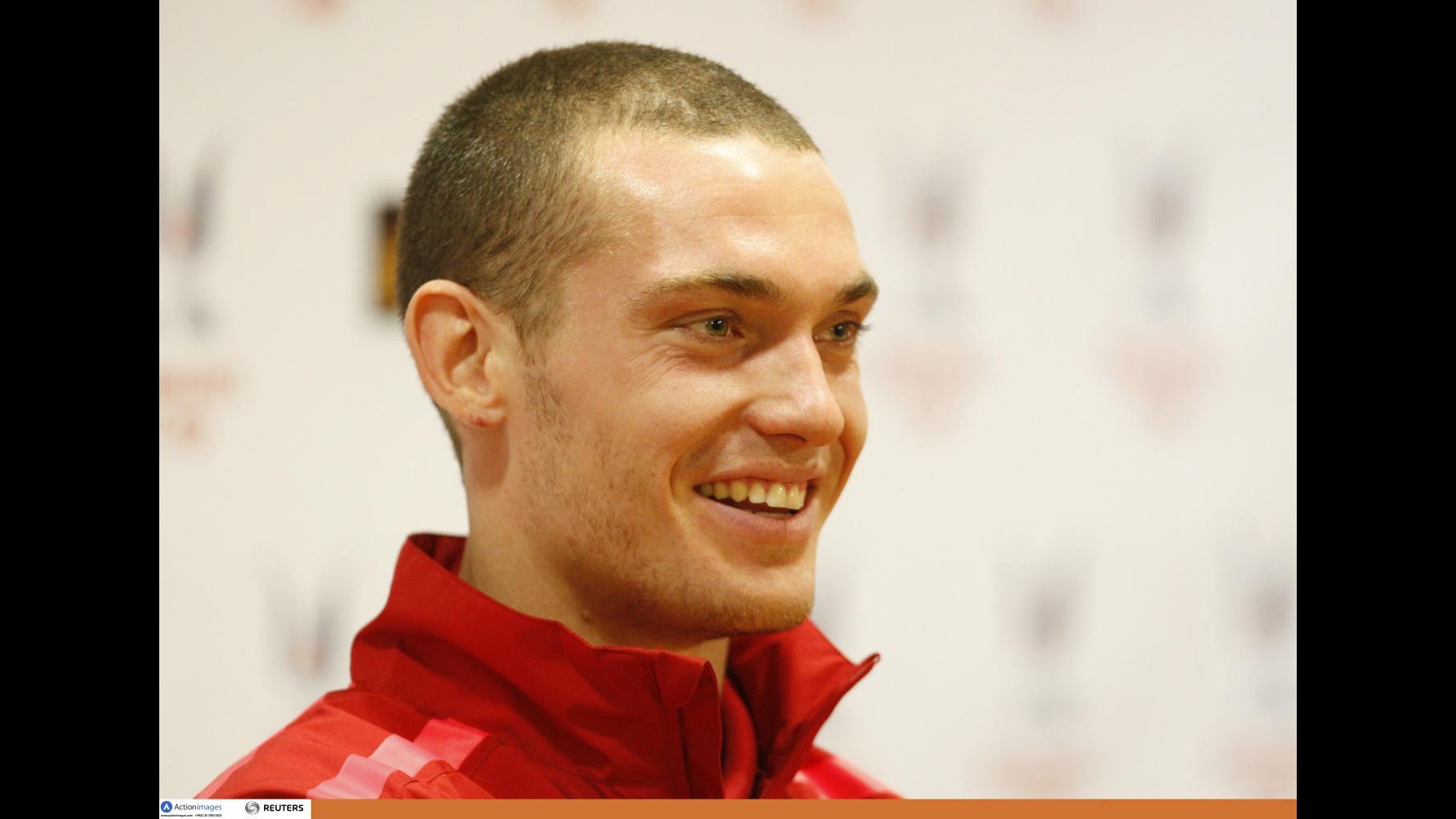 Calcio, dall’Inghilterra: Vermaelen ad un passo dal Barcellona
