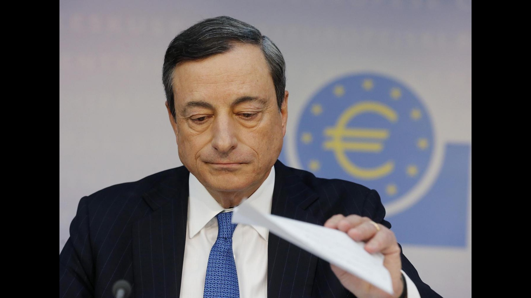 Bce, Draghi: Paesi Ue cedano sovranità su riformeIncertezza blocca investimenti in Italia
