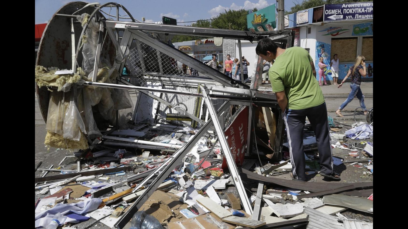 Bombardamenti a Donetsk: 3 civili uccisi e 5 feriti