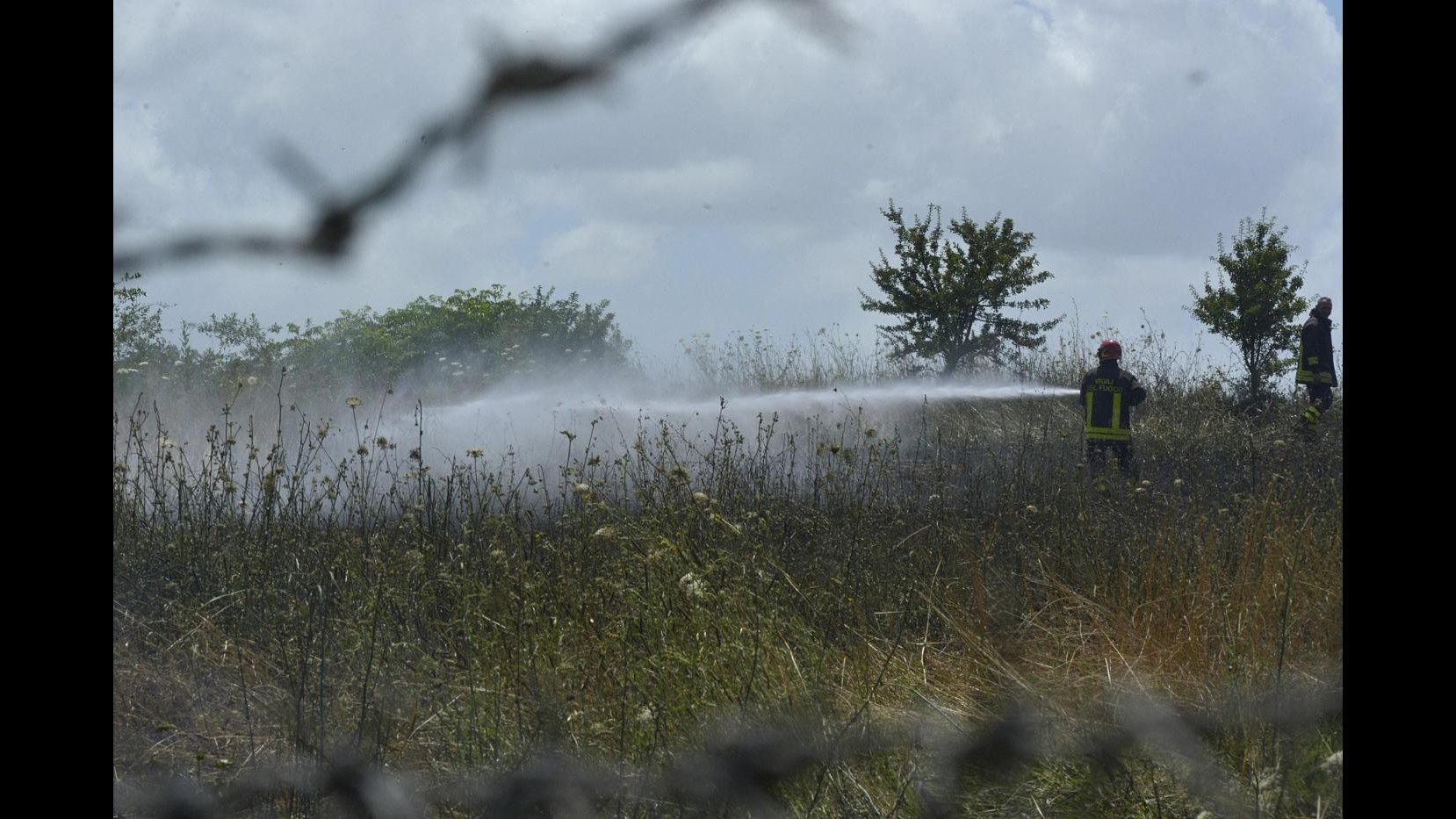 Incendio in periferia a Cagliari: evacuate 2 abitazioni