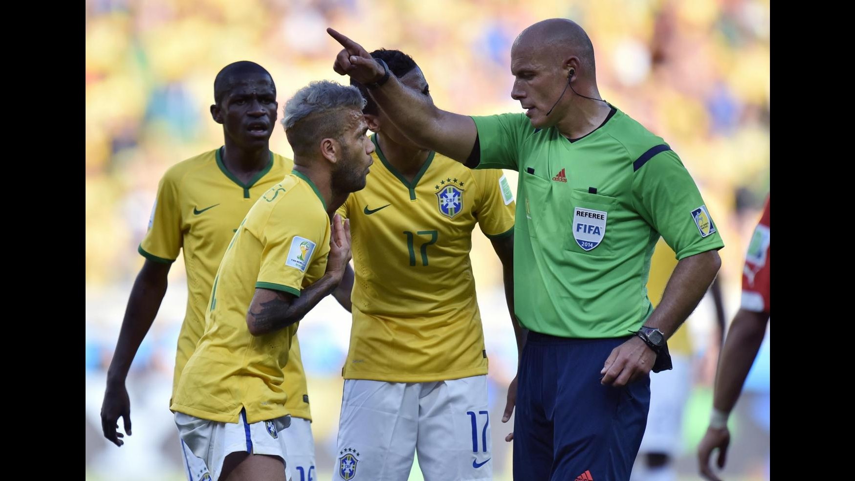 Calcio, Howard Webb annuncia il ritiro: arbitrò finale Mondiale e Champions League
