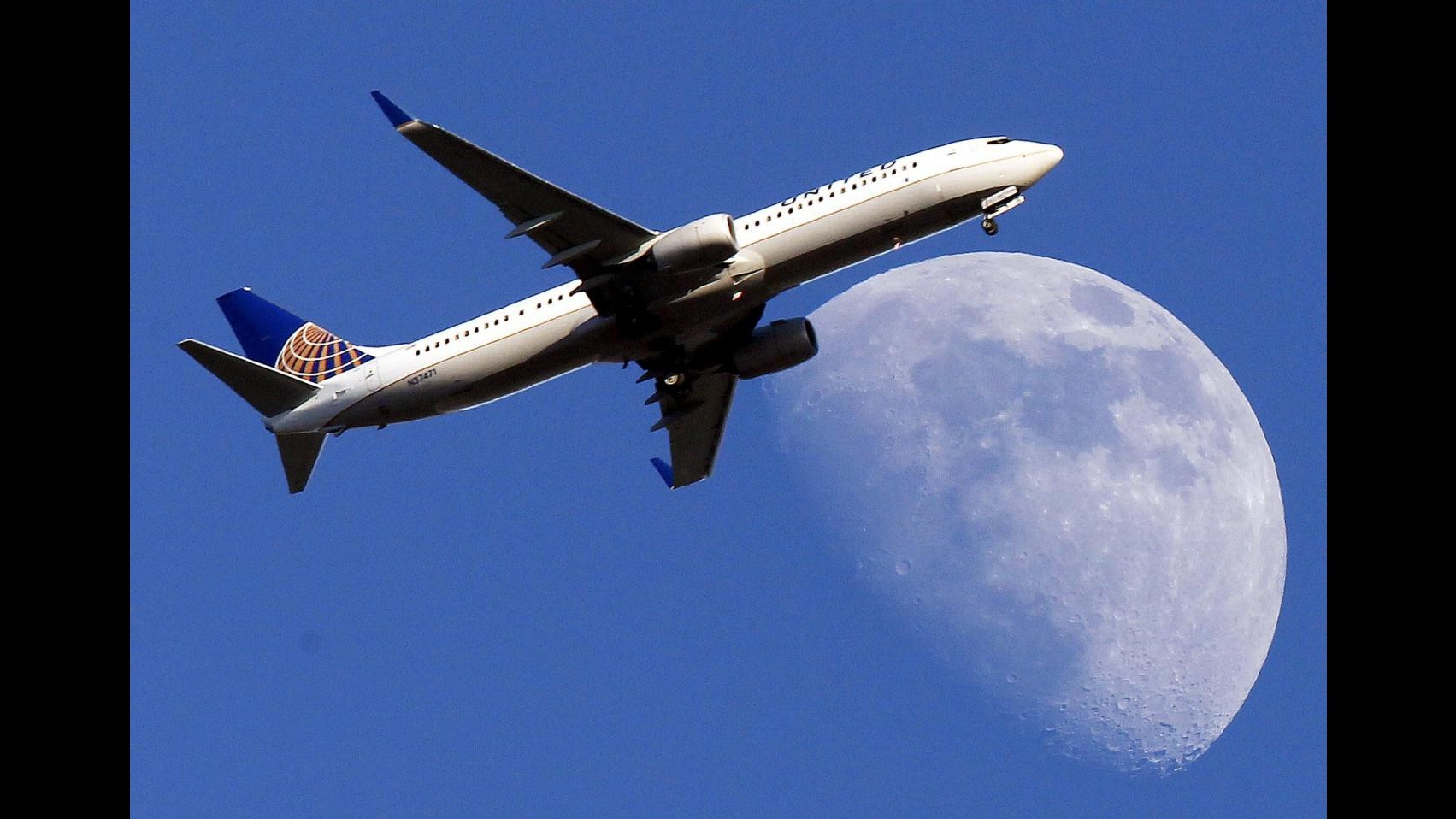 Canada, atterraggio emergenza per aereo United Airlines: nessun ferito