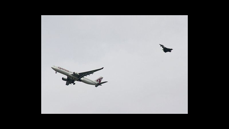 Falso allarme bomba su aereo a Manchester: perizia mentale a uomo arrestato