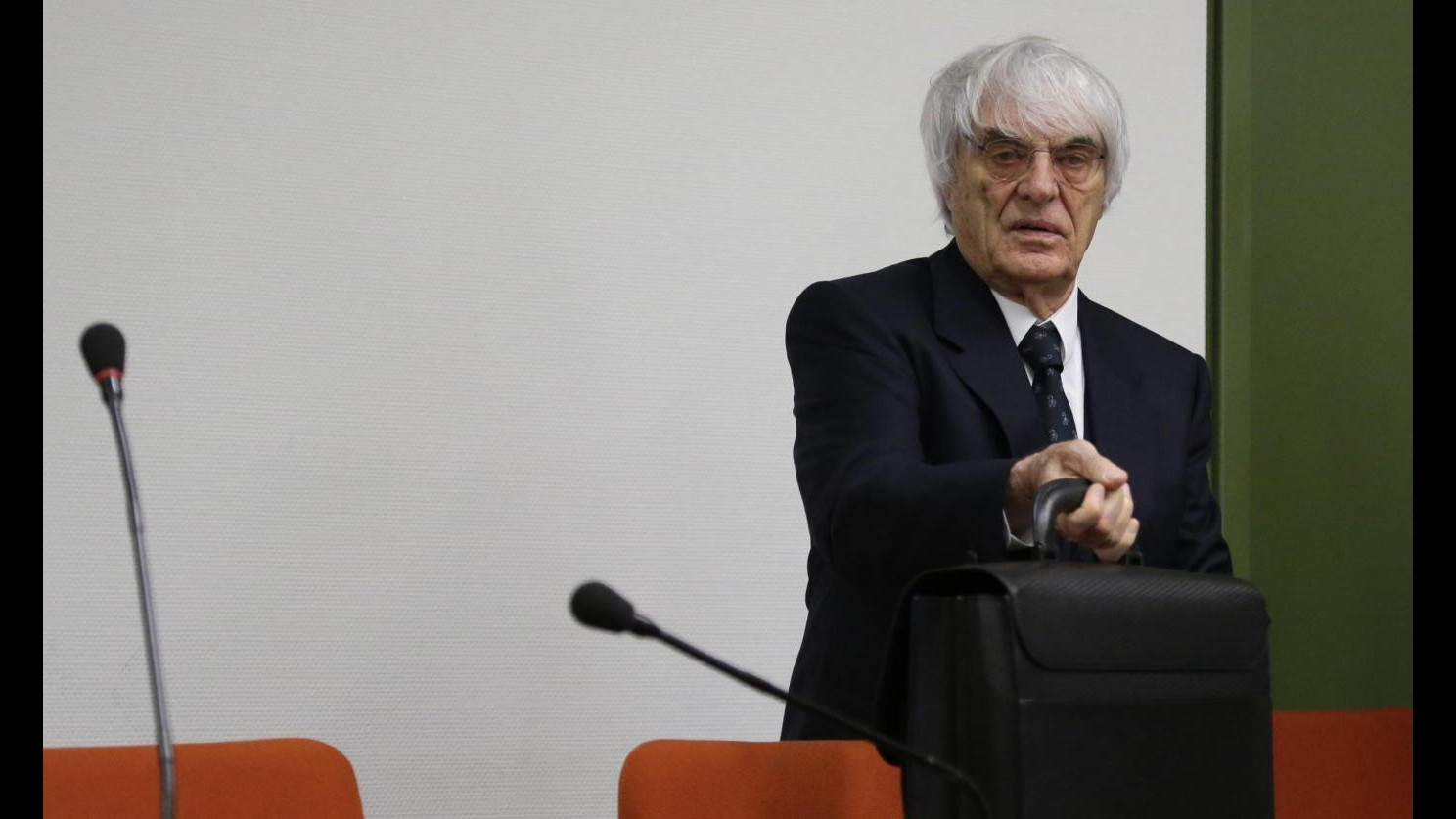 F1: Ecclestone paga multa da 100 milioni, archiviato processo per corruzione