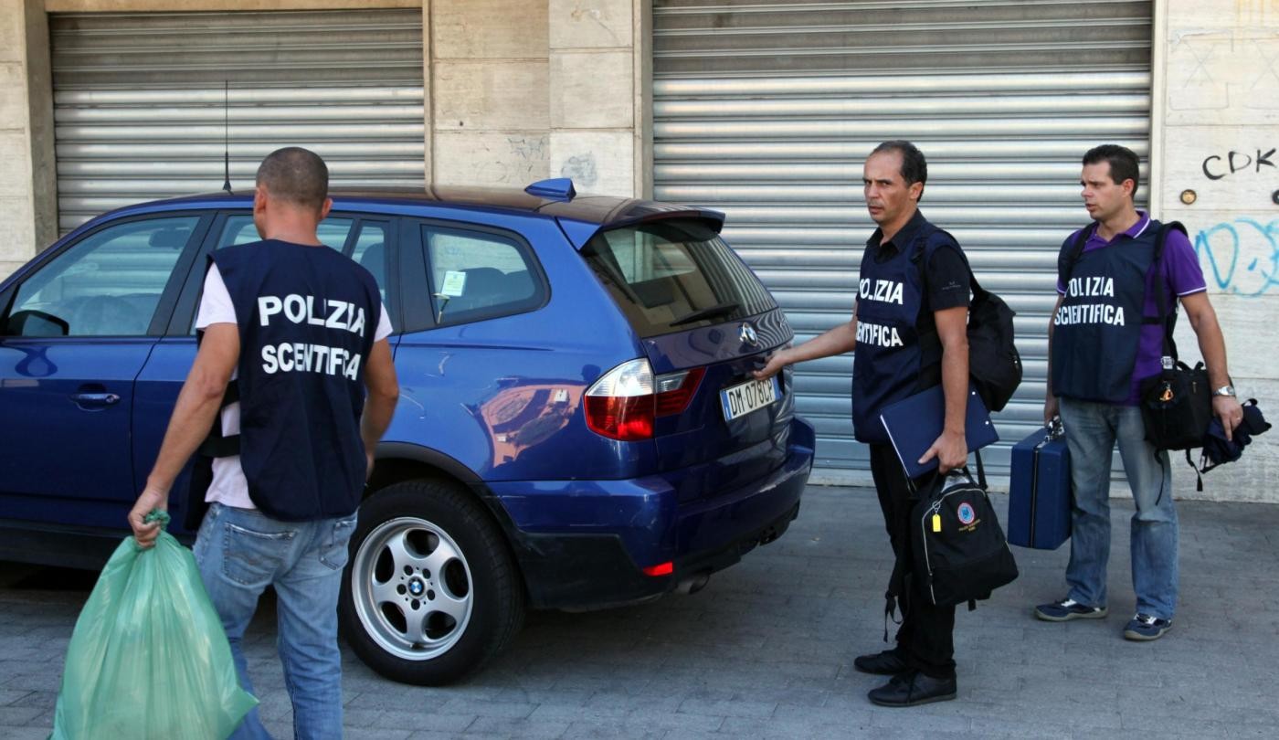 Roma, 60enne trovato morto in casa con mani legate: è omicidio