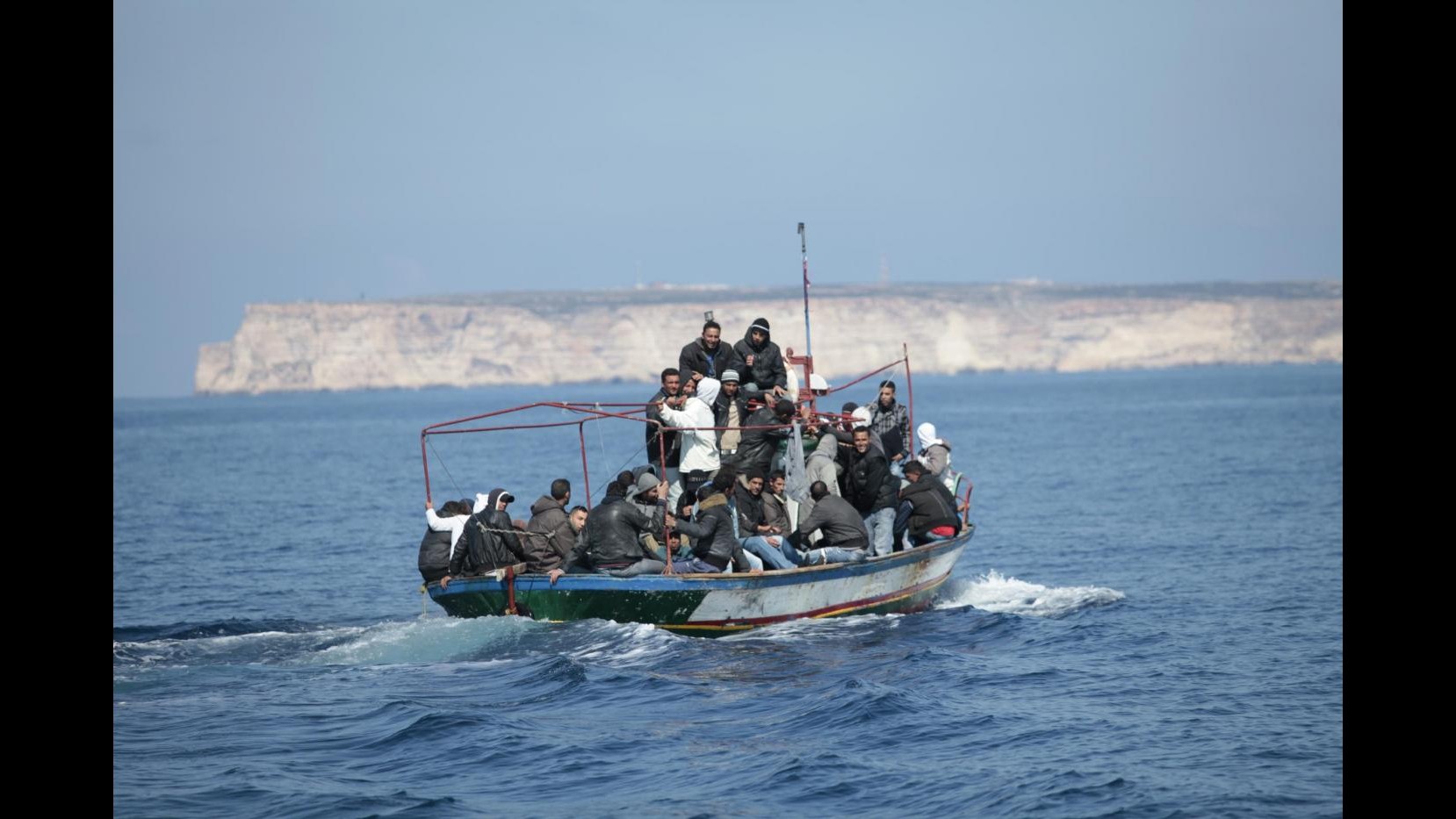 Sbarchi, 94 migranti arrivati a Siracusa: anche neonato e disabile