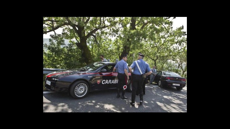 Caserta, spara a braccianti che mangiano nel suo campo: arrestato