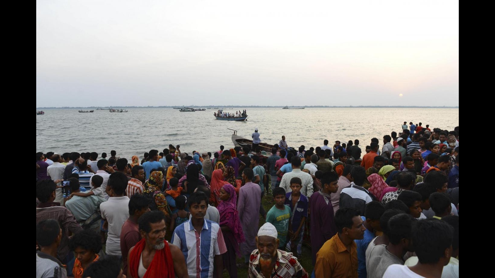 Si ribalta traghetto in Bangladesh: 2 morti , 44 passeggeri in salvo
