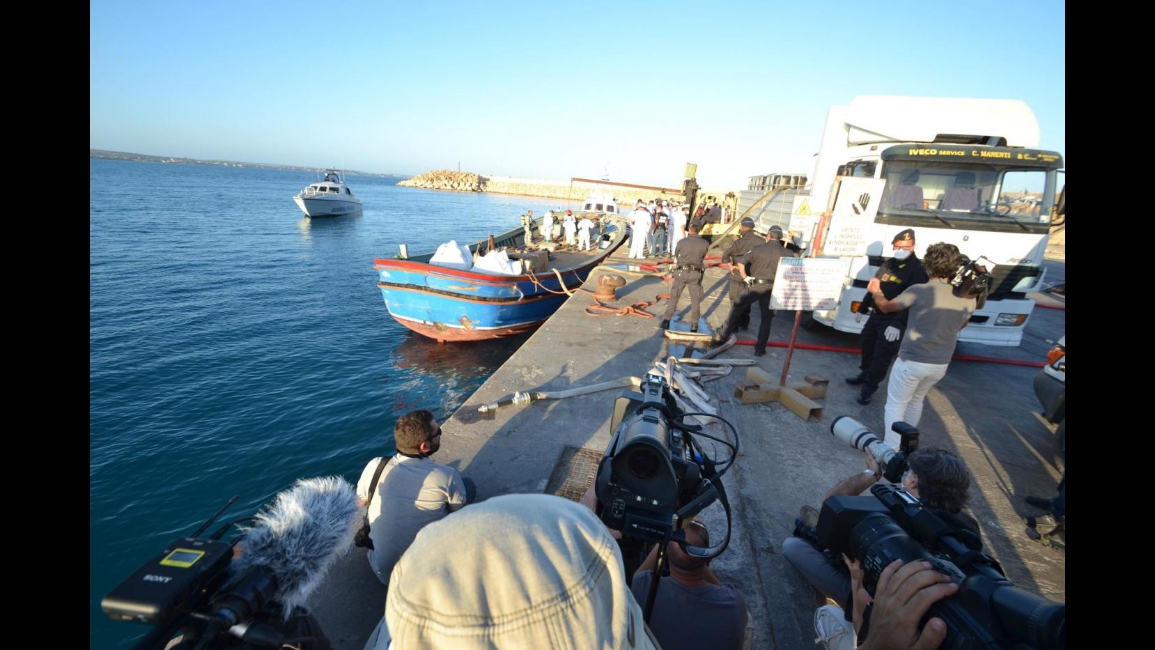 Recuperati 2 cadaveri a largo della LibiaNel fine settimana soccorsi 2500 migranti
