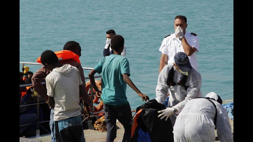 Sbarchi, oltre 2500 migranti salvati nel fine settimana