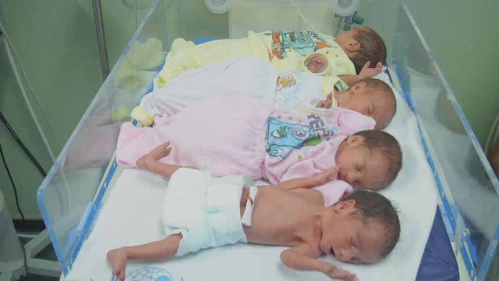 Medioriente, miracolo a Gaza: 4 gemellini nati sotto le bombe