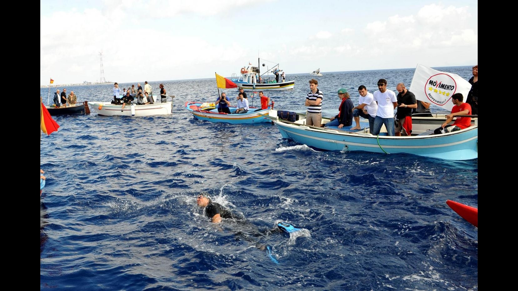 Reggio Calabria, oggi 50esima Traversata dello Stretto di Messina