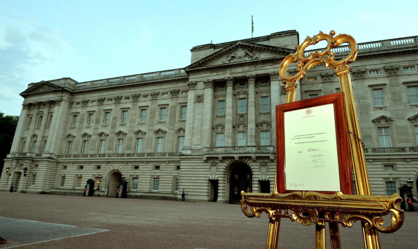 Il Royal baby è nato ed è maschio. William e Kate: Non potremmo essere più felici
