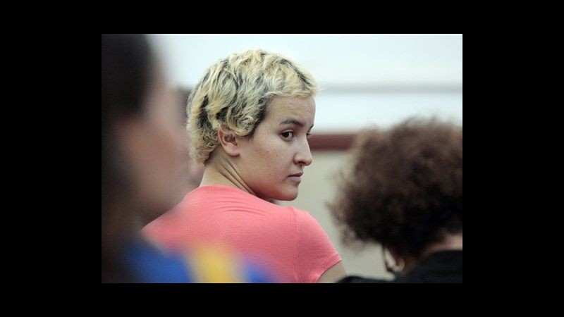 Tunisia, Amina in tribunale accusa guardie: Maltrattano detenute