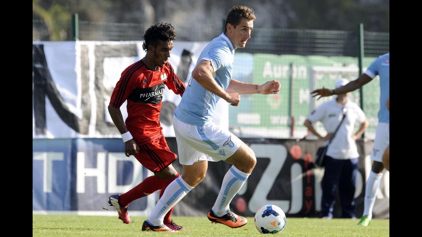 Lazio, Klose scatenato in amichevole vinta 8-0. Lotito: Candreva non è sul mercato