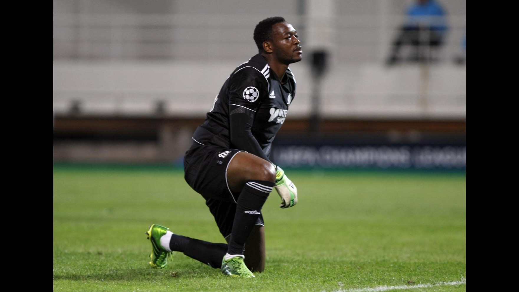 Milan, pista francese per la porta: nel mirino Mandanda del Marsiglia
