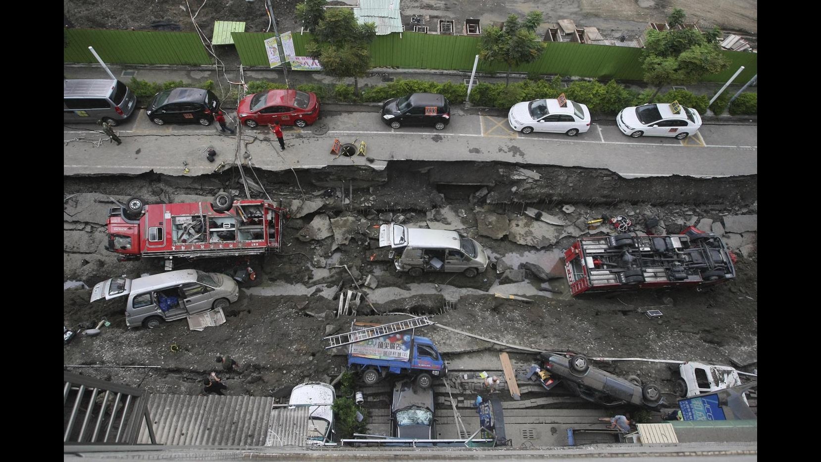 Taiwan, esplosioni per fughe di gas sotto terra: almeno 25 morti, oltre 270 feriti