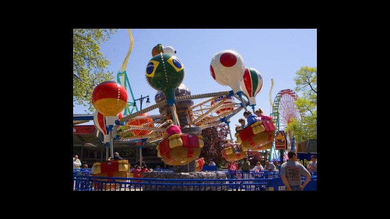 Vagone si ribalta su rapide di luna park Ohio: 7 feriti