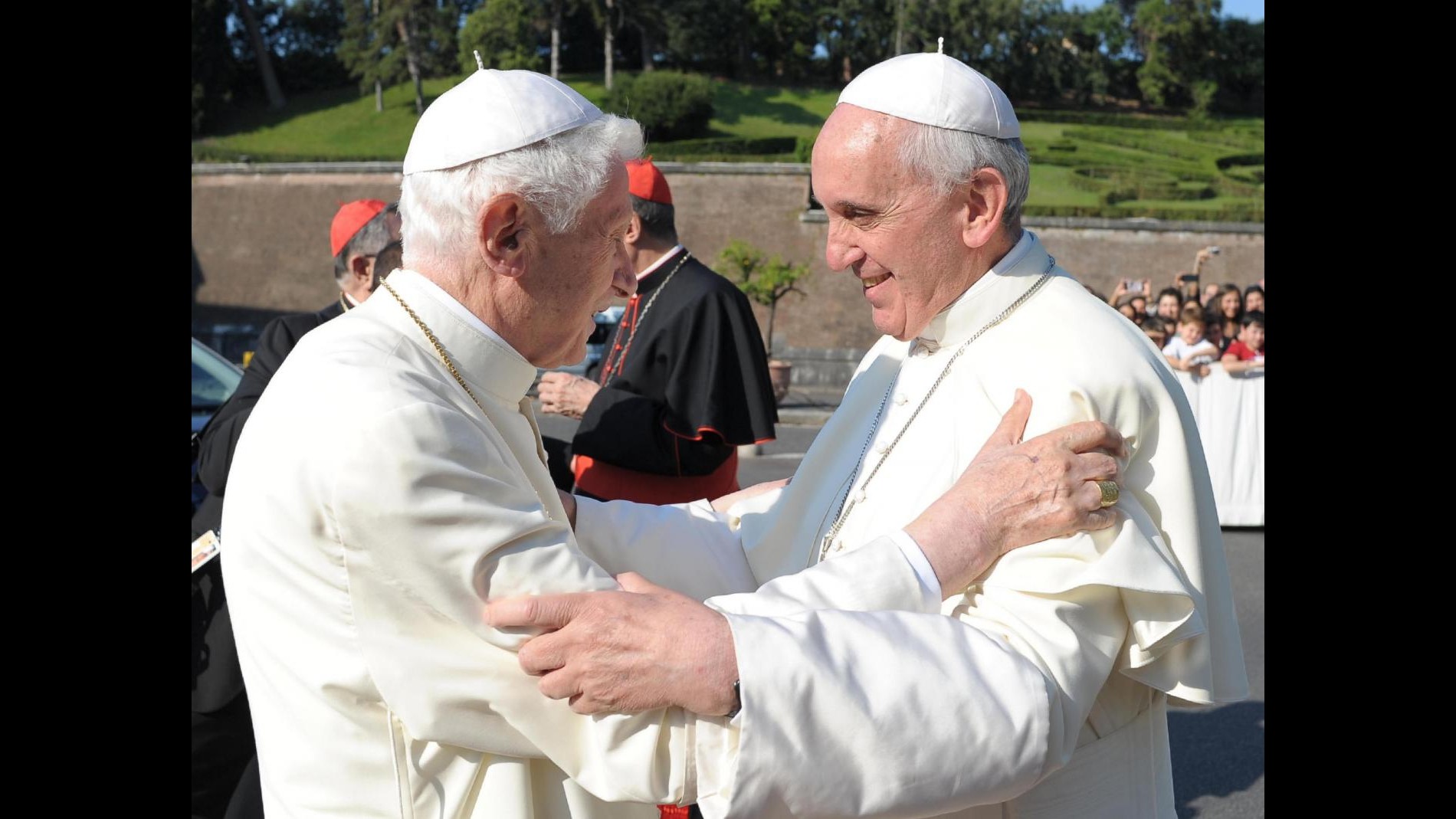 Gmg, Bergoglio da Ratzinger per chiedere vicinanza per viaggio Brasile